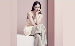 他的舌头探入蜜源毛毛虫说说